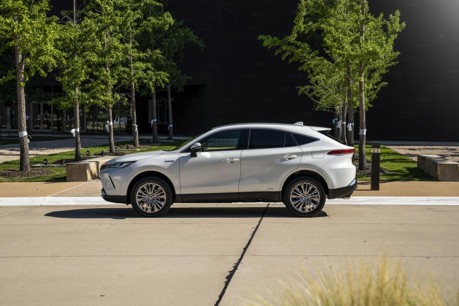  Toyota Venza Hybrid XLE 2020 года  (фото 2 из 35)
